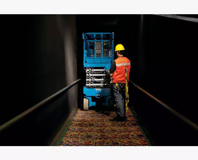 32 ft Electric Scissor Lift Narrow - Image 3