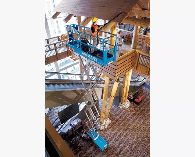32 ft Electric Scissor Lift Narrow - Image 5
